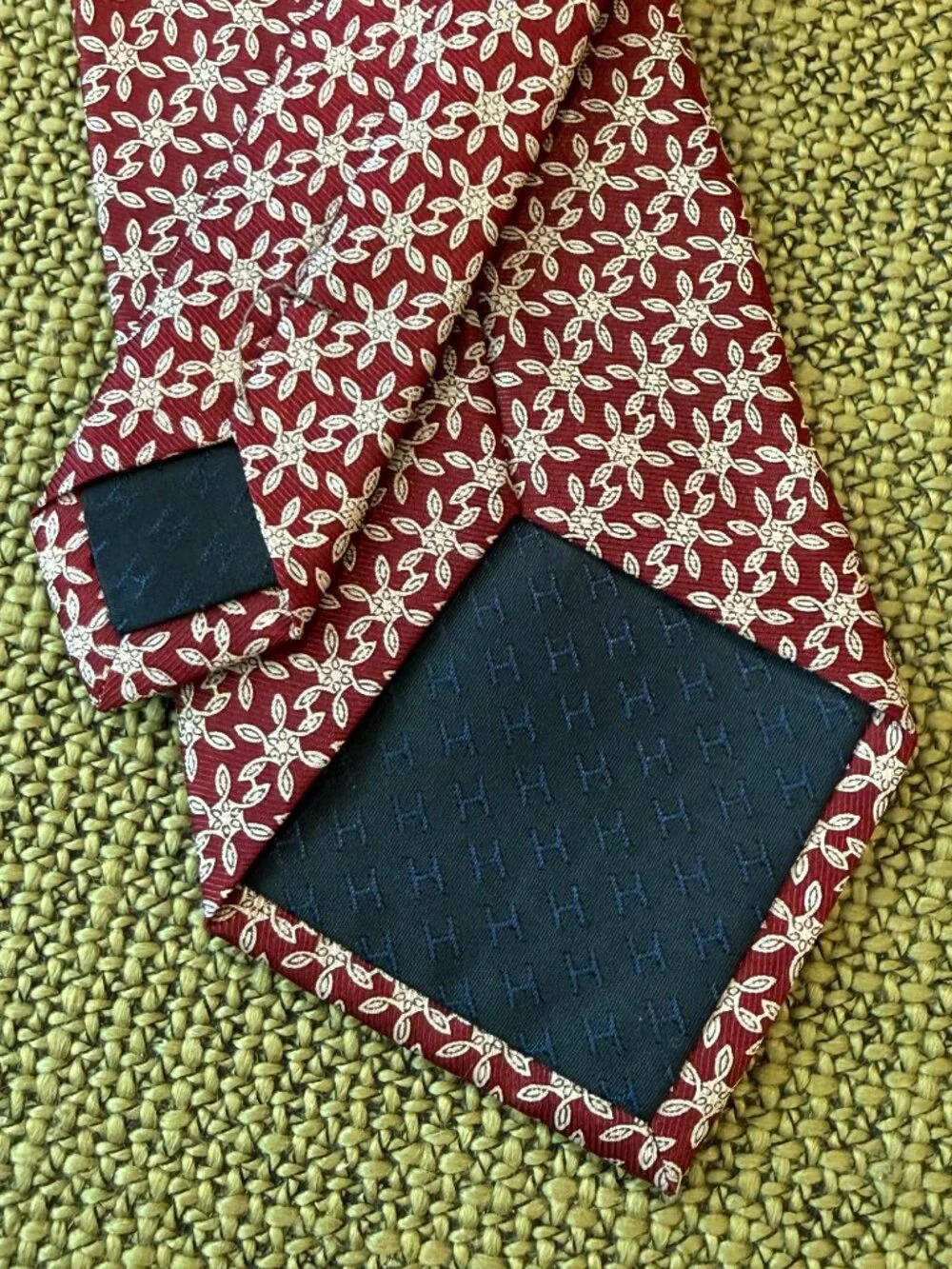 *Hermes Red Silk Tie Geometric Atomic Print all over pattern